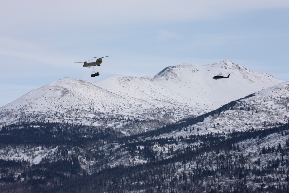 Alaska Army National Guardsmen conduct sling-load training