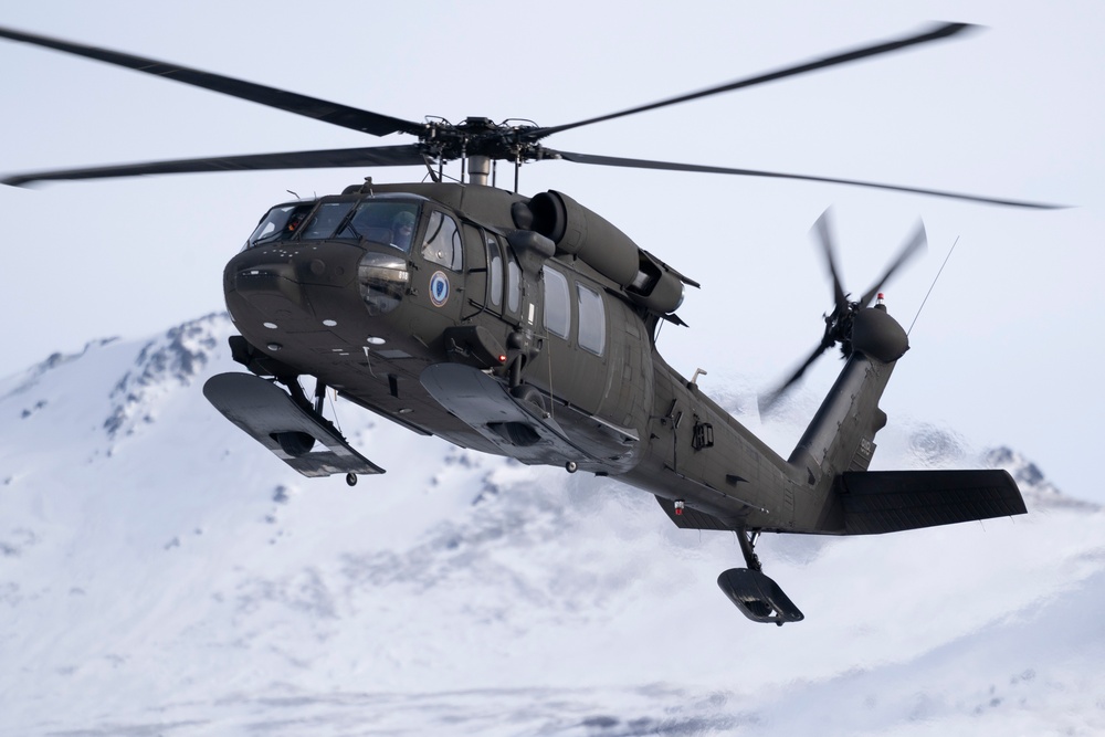 Alaska Army National Guardsmen conduct sling-load training