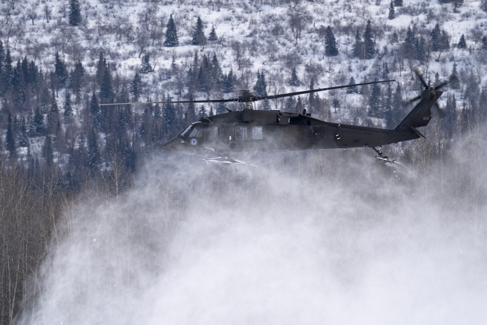 Alaska Army National Guardsmen conduct sling-load training