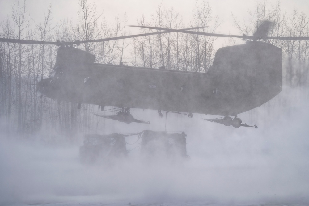 Alaska Army National Guardsmen conduct sling-load training