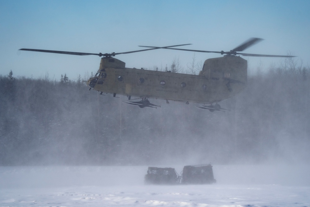 Alaska Army National Guardsmen conduct sling-load training