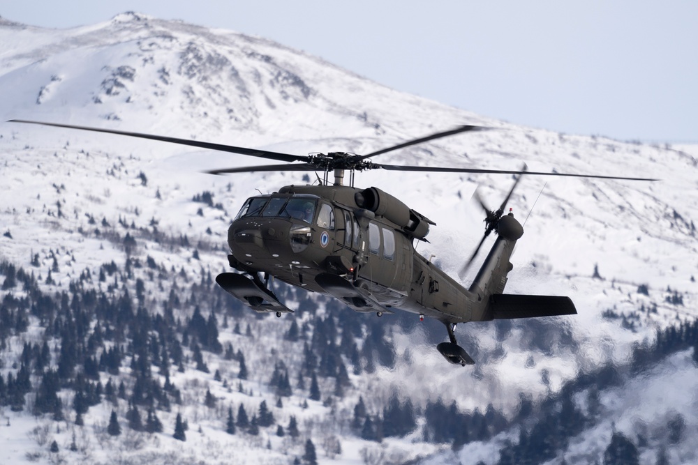 Alaska Army National Guardsmen conduct sling-load training