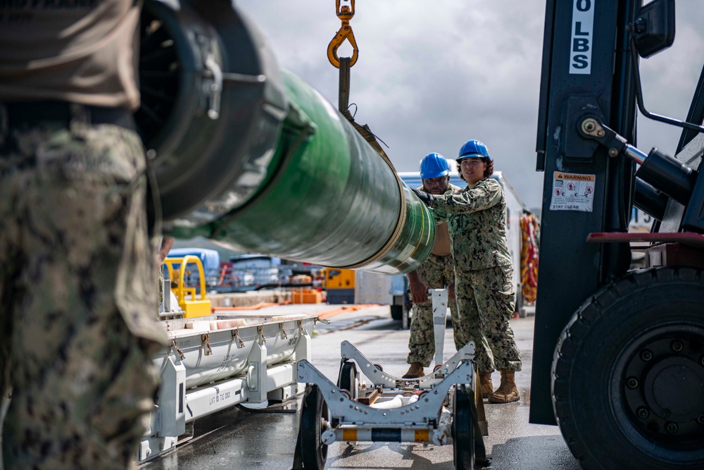 USS Annapolis Loads Mark 48 Torpedoes