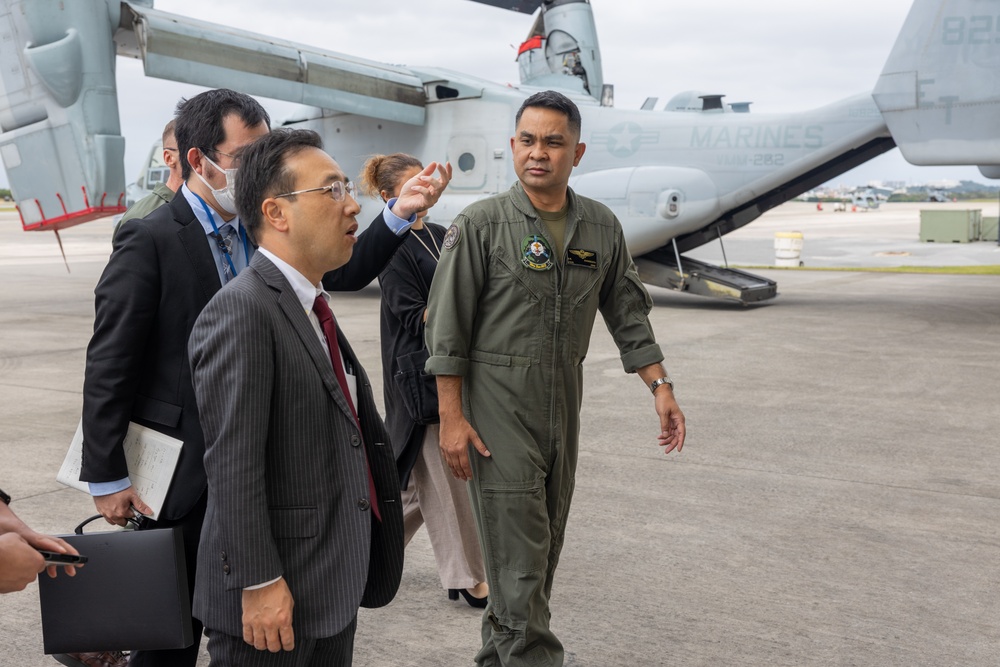 DVIDS - Images - Okinawa Defense Bureau director general visits VMM-262 ...