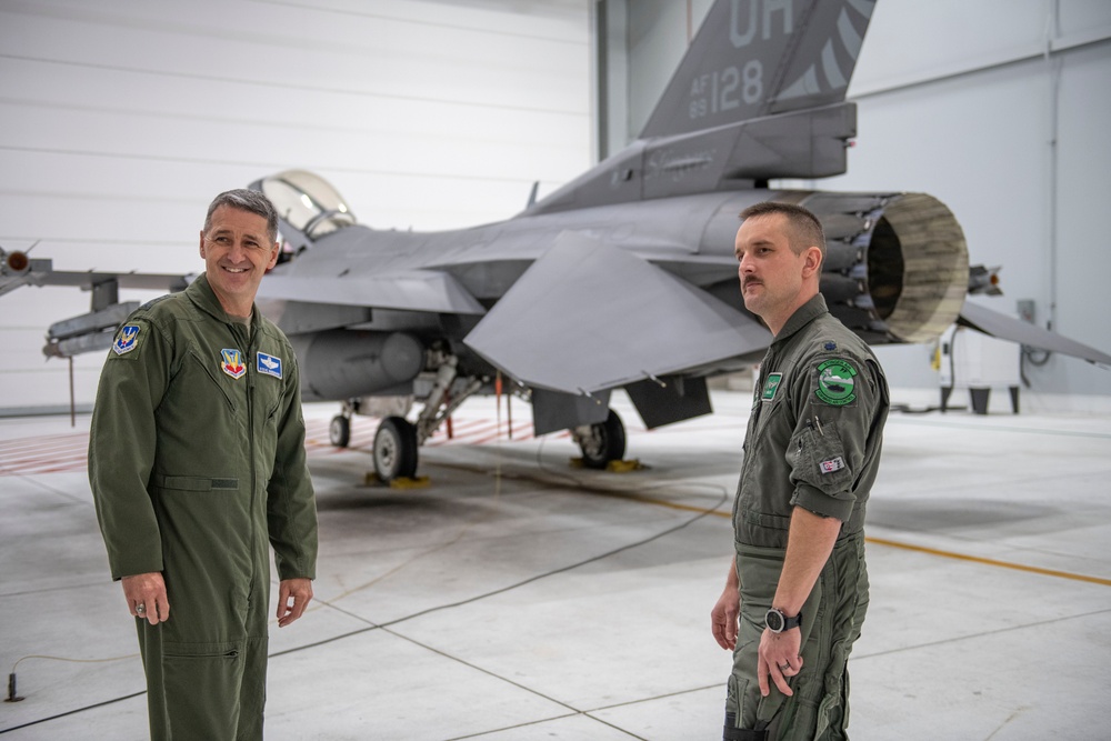 Lt. Gen. Nordhaus visits 180FW