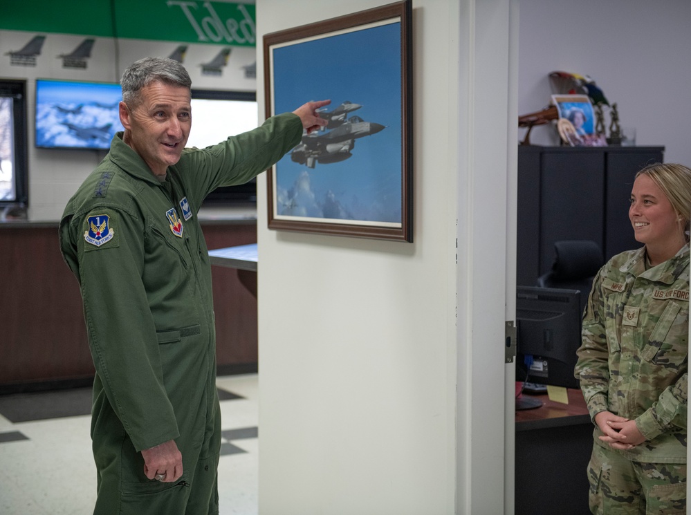 Lt. Gen. Nordhaus visits 180FW