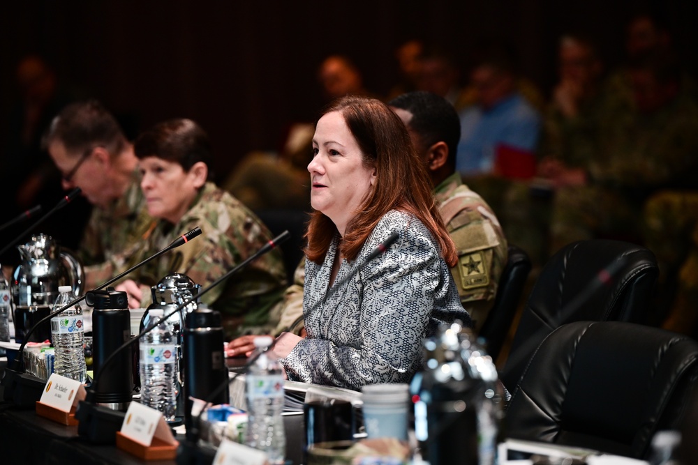 Army People Sync Conference Focuses on Recruiting and Retention