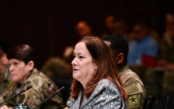 Army People Sync Conference Focuses on Recruiting and Retention