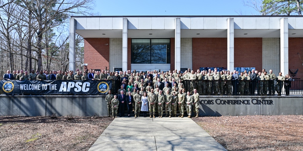 Army People Sync Conference Focuses on Recruiting and Retention