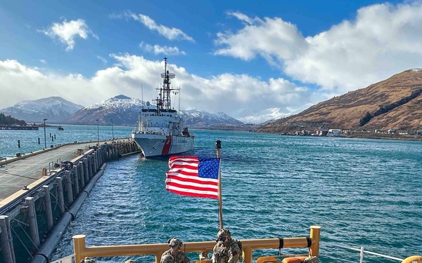 Navy SEALs, Green Berets, Norwegian Commandos Conduct Maritime Operations in Arctic