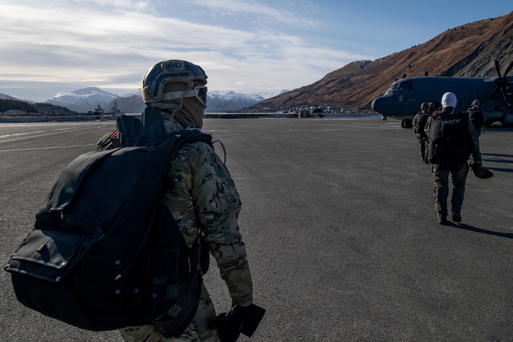 Navy SEALs Parachute into Arctic Waters