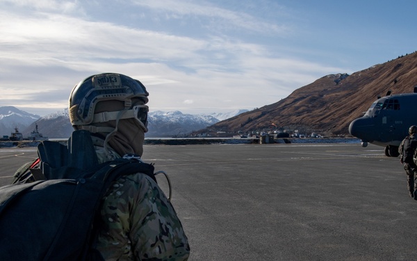 Navy SEALs Parachute into Arctic Waters