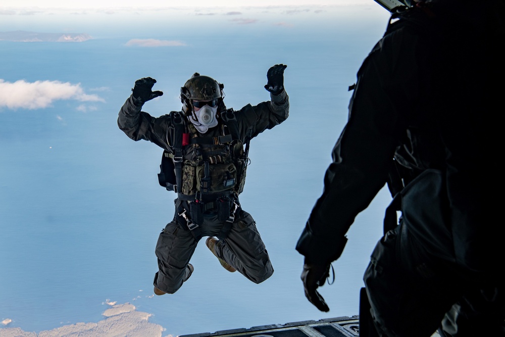 Navy SEALs Parachute into Arctic Waters