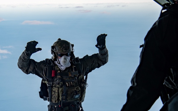Navy SEALs Parachute into Arctic Waters
