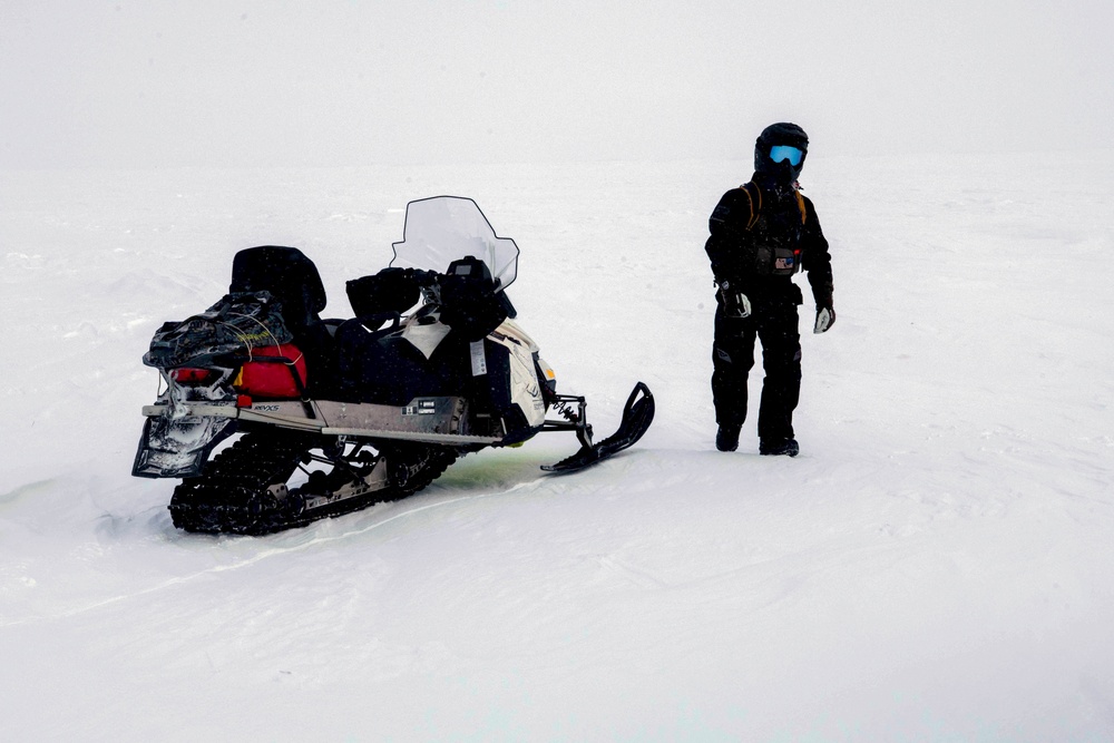 Navy SEALs, Norwegian Naval Special Operations Commandos Enhance Arctic Security