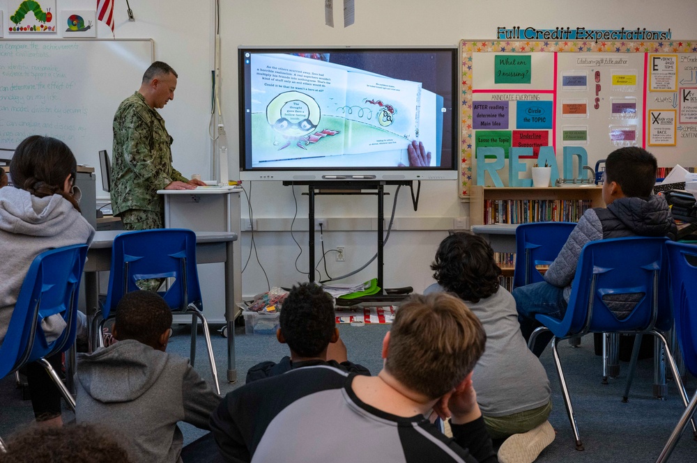 NAVSTA Rota Sailors Read to Students