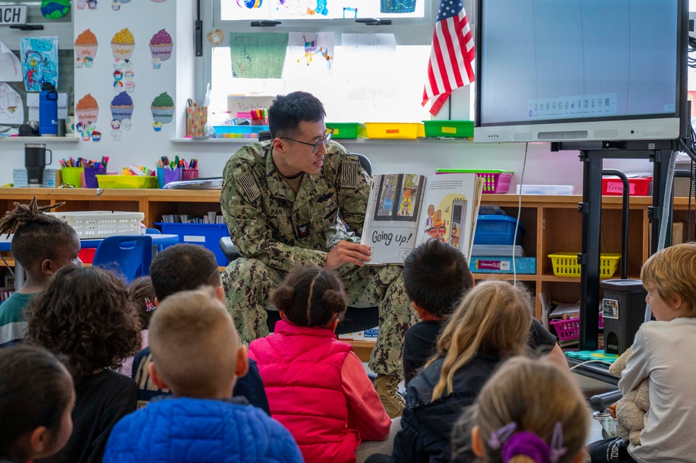 NAVSTA Rota Sailors Read to Students