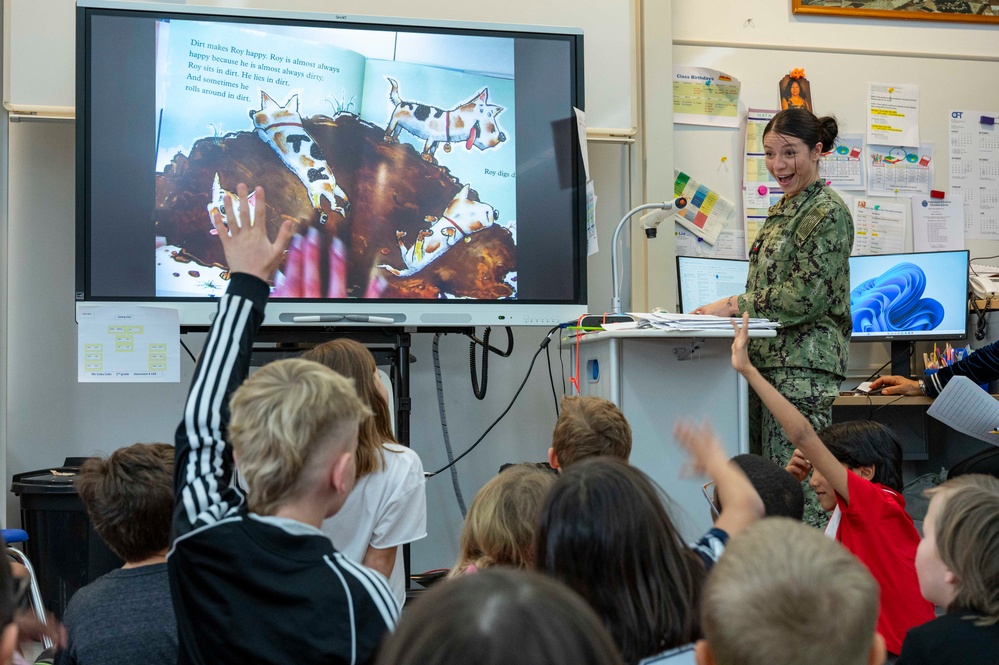 NAVSTA Rota Sailors Read to Students