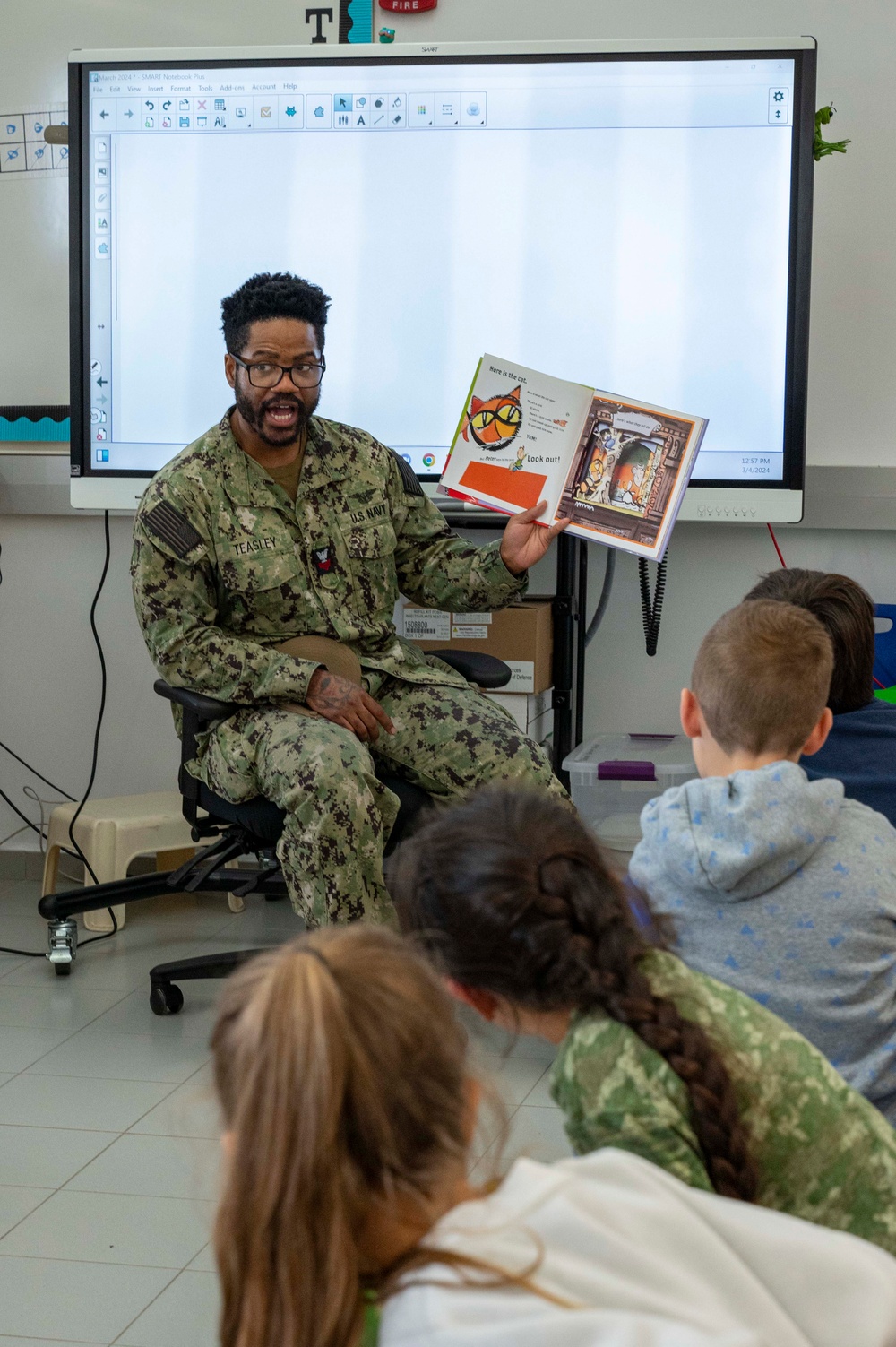 NAVSTA Rota Sailors Read to Students