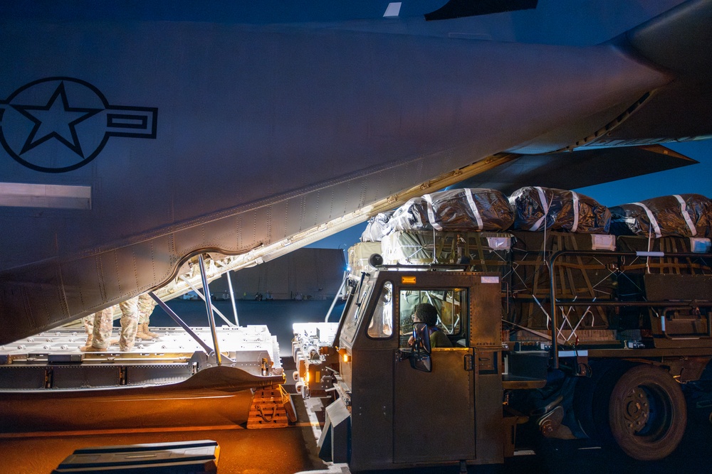 DVIDS - Images - Airmen, Soldiers Load AFCENT C-130s With Humanitarian ...