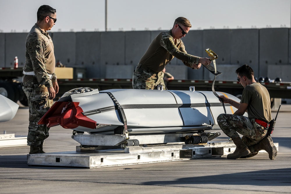 U.S. Joint Warfighters Conduct Palletized Effects Familiarization in CENTCOM