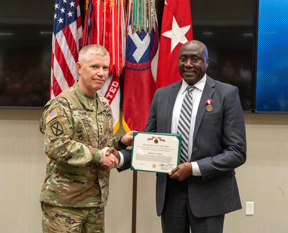 USARCENT recognizes civilians during ceremony