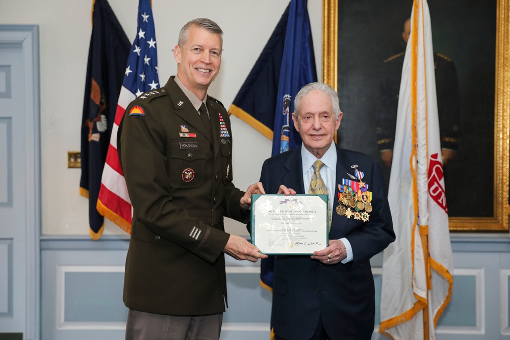 Hokanson presents Silver Star Medal to retired Army Capt. Lawrence Liss