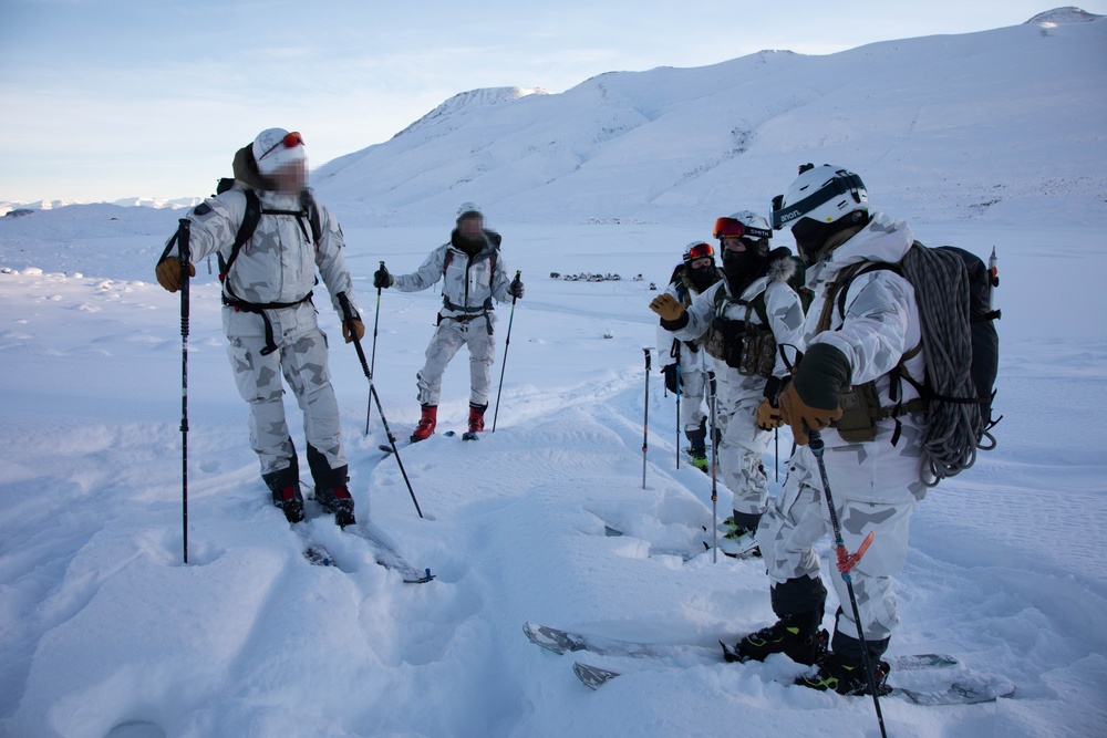 ARCTIC EDGE 24: SOMWTC &amp; Danish Special Operation Forces Prepare to Ski