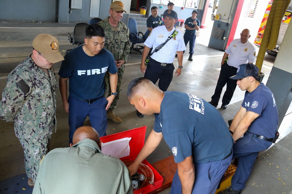 Rear Adm. Barnett meets with Navy Federal Fire Department firefighters