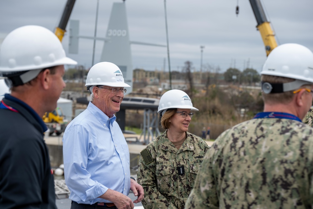 CNO, ACMC Travel to Gulf Coast for Shipbuilding Visit