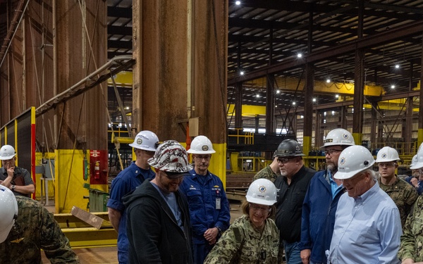 CNO, ACMC Travel to Gulf Coast for Shipbuilding Visit