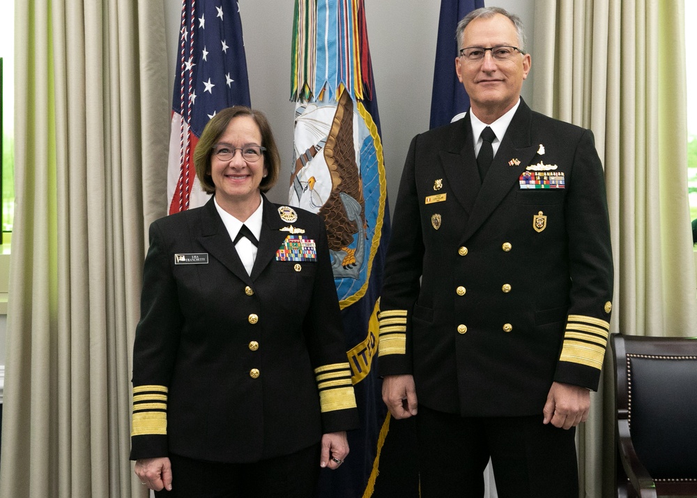 CNO Hosts lunch for Peruvian Chief of Navy