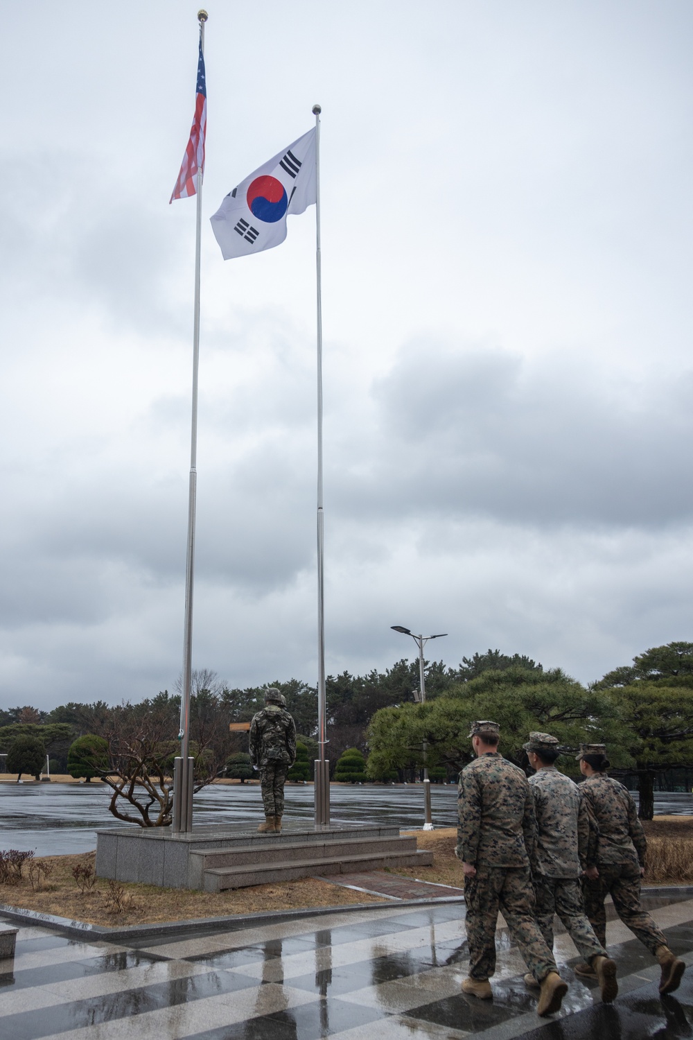 1st MARDIV Marines participate in evening colors with ROK marines