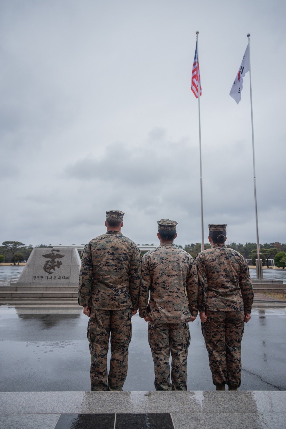 1st MARDIV Marines participate in evening colors with ROK marines