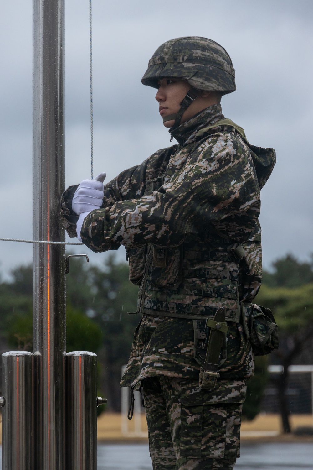 1st MARDIV Marines participate in evening colors with ROK marines