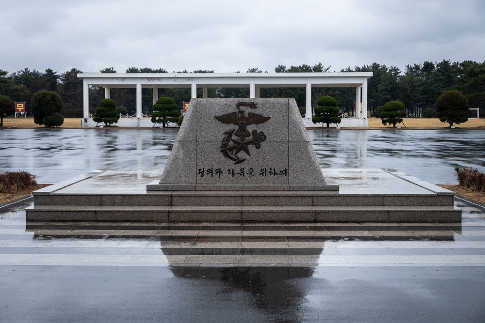 1st MARDIV Marines participate in evening colors with ROK marines