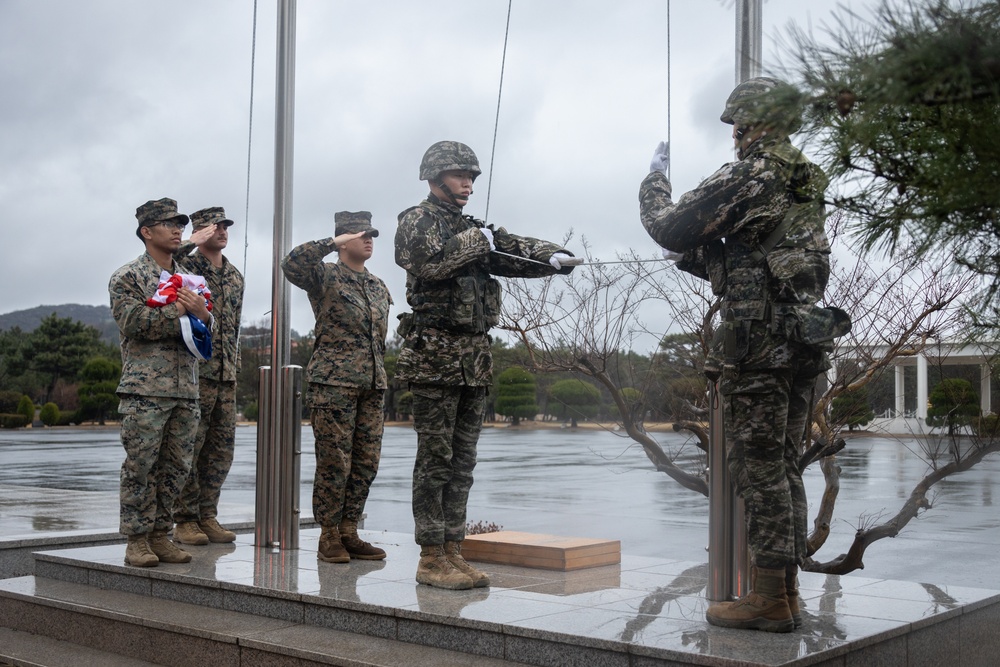 1st MARDIV Marines participate in evening colors with ROK marines