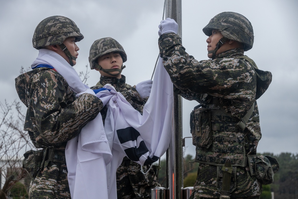 1st MARDIV Marines participate in evening colors with ROK marines