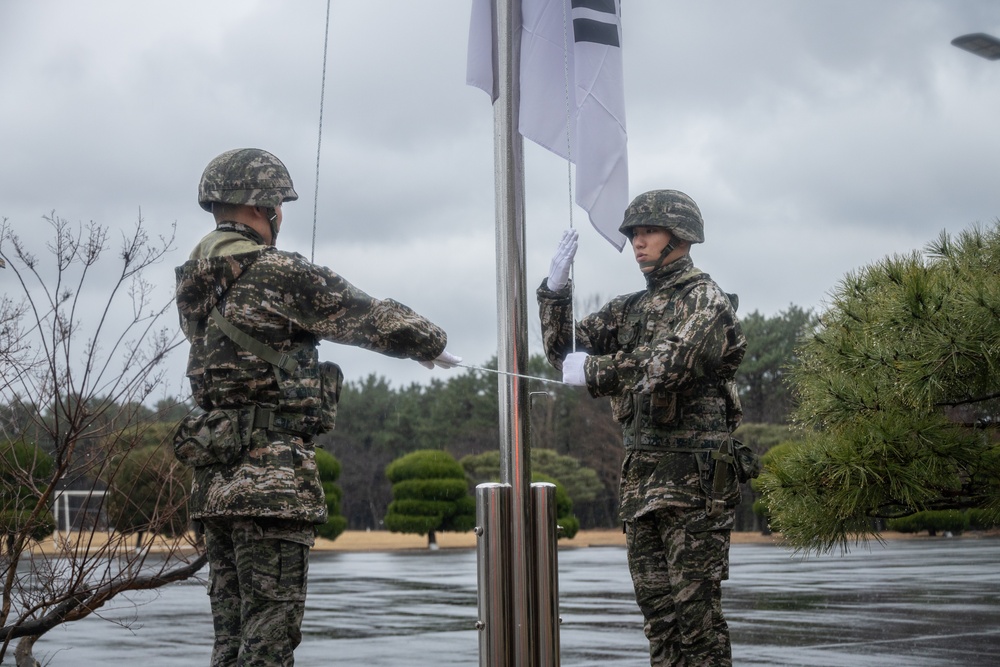 1st MARDIV Marines participate in evening colors with ROK marines