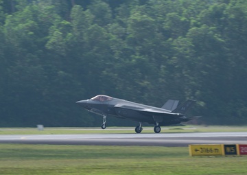 U.S. and Singapore forces conduct bilateral training