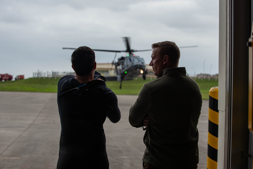 Medal of Honor recipient Dakota Meyer visits Kadena