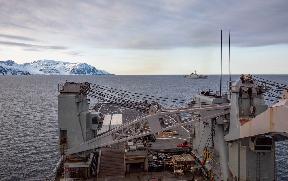 USS Gunston Hall transits Norwegian Sea with ITS Giuseppe Garibaldi