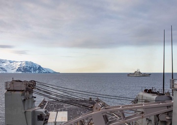 USS Gunston Hall transits Norwegian Sea with ITS Giuseppe Garibaldi