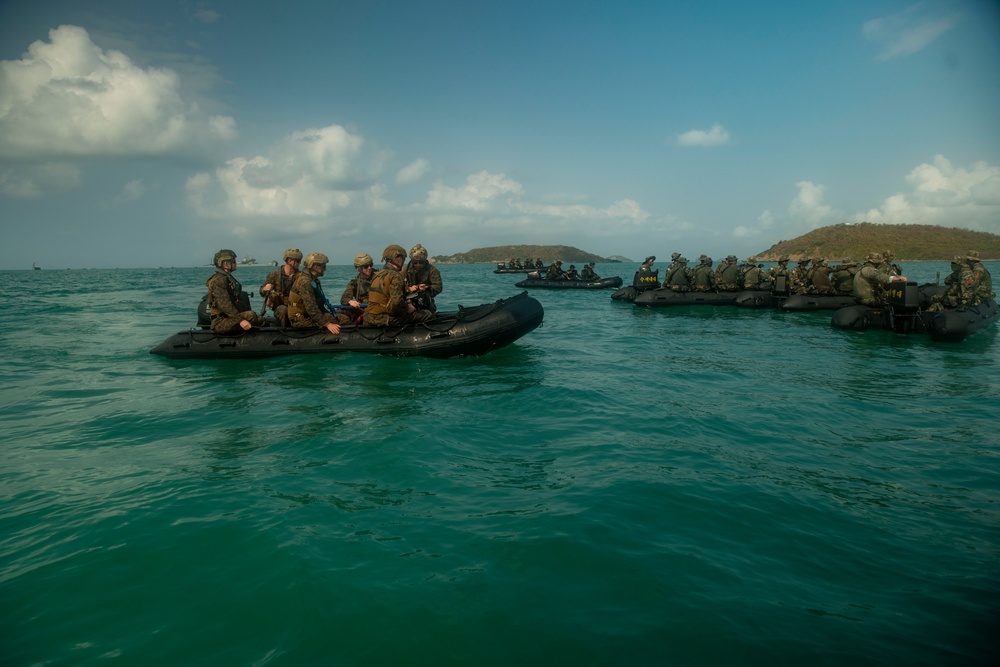 15th MEU Reconnaissance Company Rehearses Amphibious Assault
