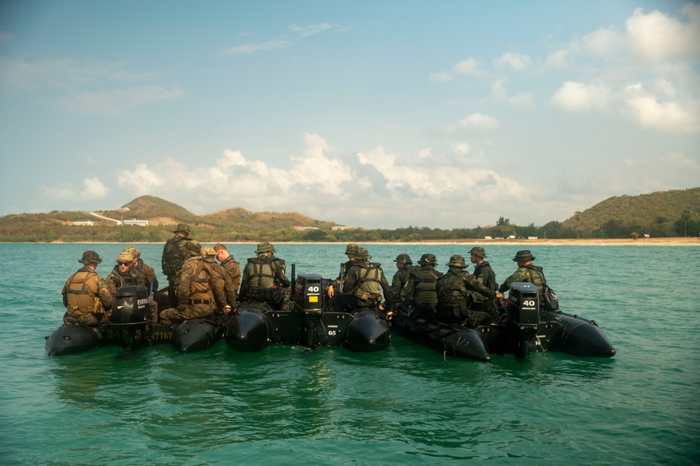 15th MEU Reconnaissance Company Rehearses Amphibious Assault