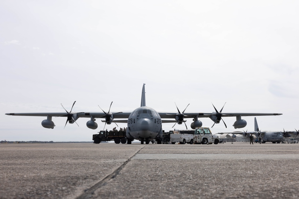 2nd DSB and VMGR-252 Utilize MCAS Cherry Point and MCOLF Oak Grove