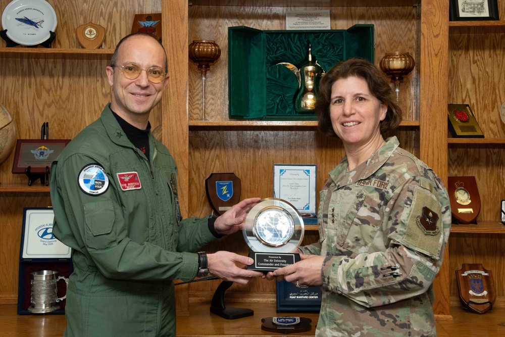 Au Commander exchanges gifts with international CFACC 24B participants
