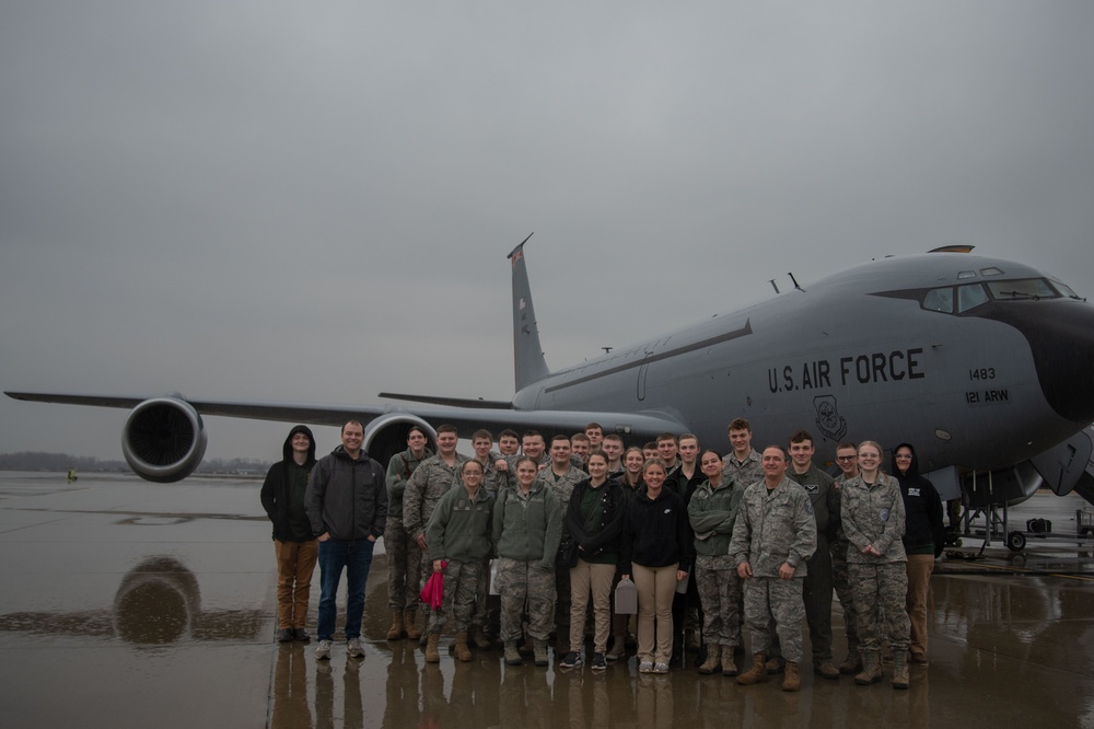 JROTC experiences a KC-135 Stratotanker refuel a C-17 Globemaster