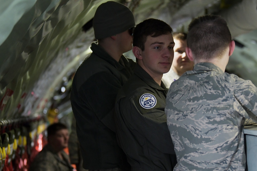 JROTC experiences a KC-135 Stratotanker refuel a C-17 Globemaster