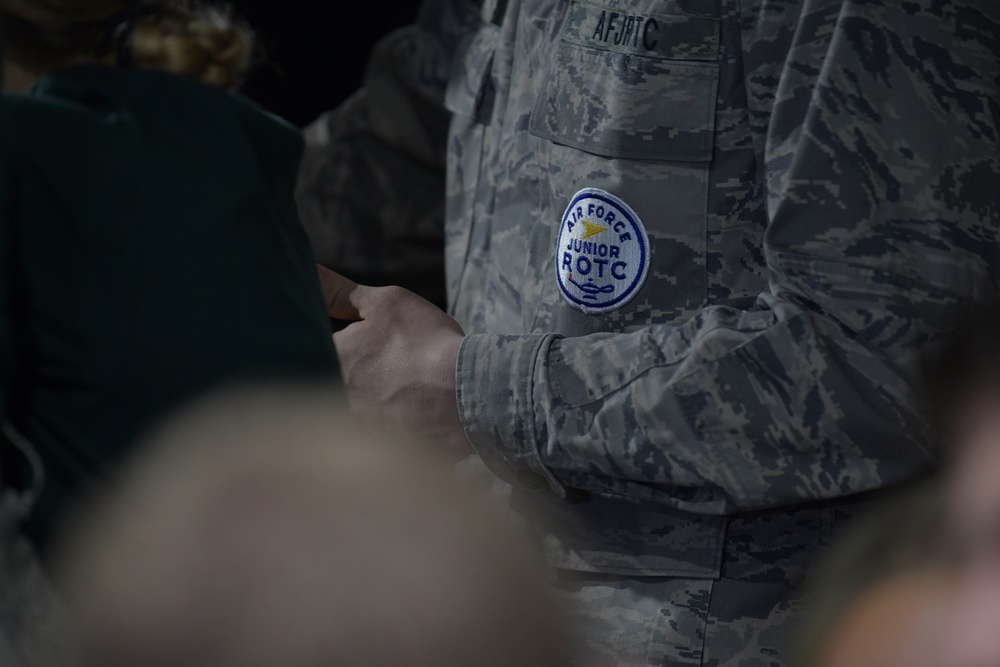 JROTC experiences a KC-135 Stratotanker refuel a C-17 Globemaster